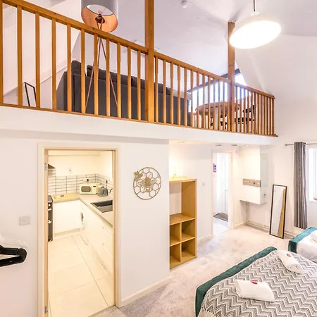 Modern Admiralty Terrace With Free Parking By Prescott Holiday home Bristol