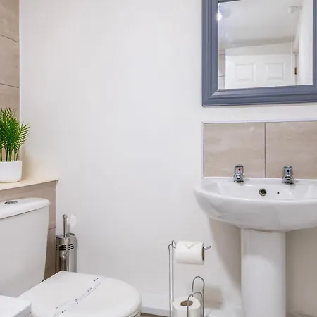 Modern Admiralty Terrace With Free Parking By Prescott