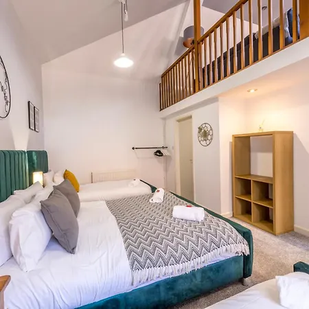 Holiday home Modern Admiralty Terrace With Free Parking By Prescott