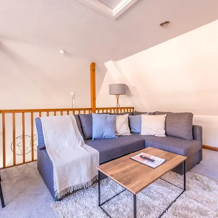 Modern Admiralty Terrace With Free Parking By Prescott Holiday home *
