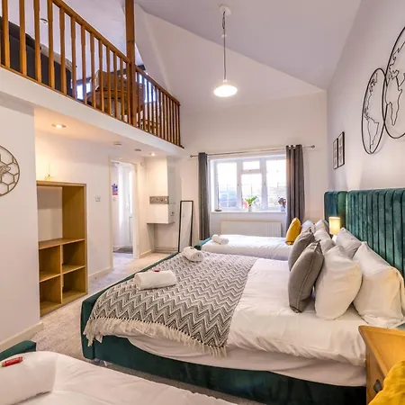 Modern Admiralty Terrace With Free Parking By Prescott