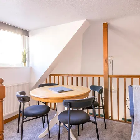 Modern Admiralty Terrace With Free Parking By Prescott Holiday home *