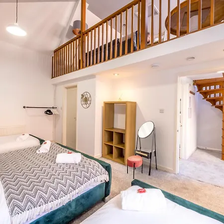 Holiday home Modern Admiralty Terrace With Free Parking By Prescott *