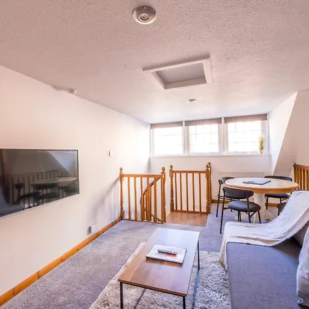 Modern Admiralty Terrace With Free Parking By Prescott Holiday home Bristol