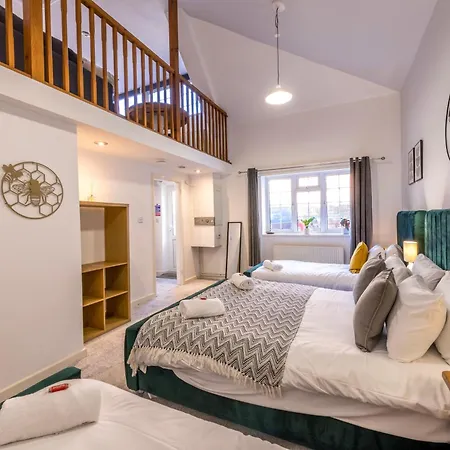 Modern Admiralty Terrace With Free Parking By Prescott