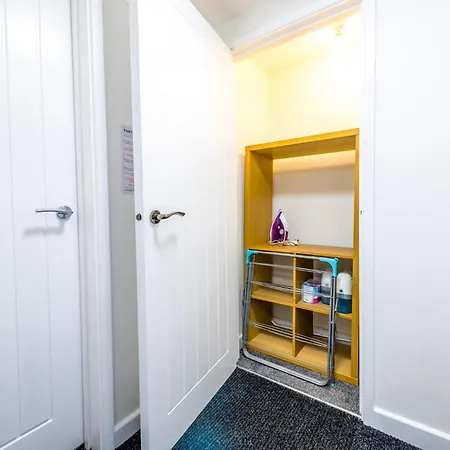 Дом отдыха Newly Refurbished Admiralty Terrace With Free Parking By Prescott