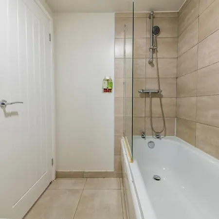 Дом отдыха Newly Refurbished Admiralty Terrace With Free Parking By Prescott Бристоль