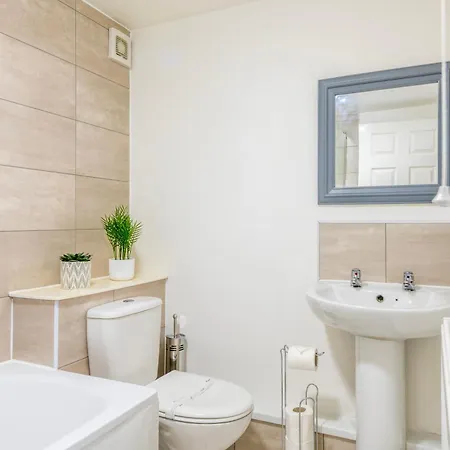 Vakantiehuis Newly Renovated Admiralty Terrace With Free Parking By Prescott *