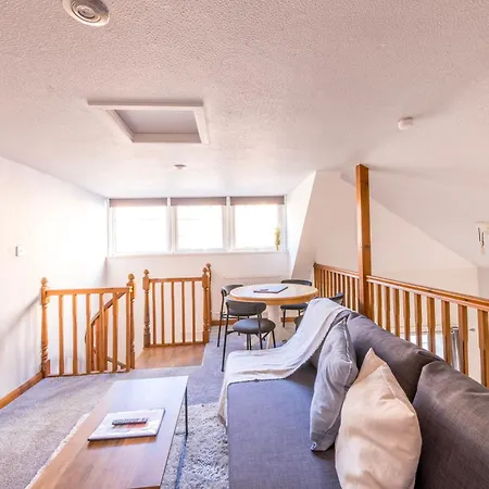 Newly Refurbished Admiralty Terrace With Free Parking By Prescott Bristol