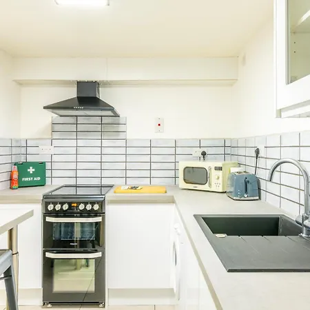 Newly Refurbished Admiralty Terrace With Free Parking By Prescott * Bristol