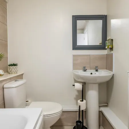 Newly Renovated Admiralty Terrace With Free Parking By Prescott Bristol