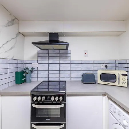 Newly Renovated Admiralty Terrace With Free Parking By Prescott Vakantiehuis *