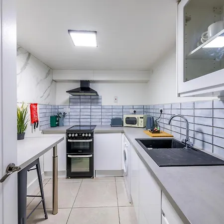 Vakantiehuis Newly Renovated Admiralty Terrace With Free Parking By Prescott Bristol