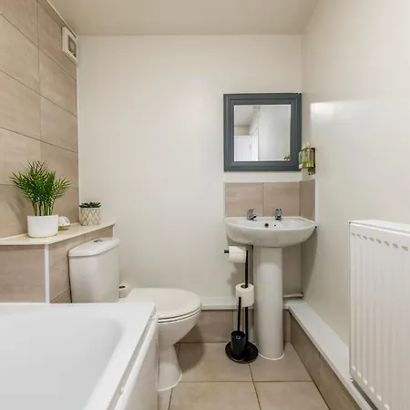 Vakantiehuis Newly Renovated Admiralty Terrace With Free Parking By Prescott Bristol