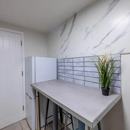 Newly Refurbished Admiralty Terrace With Free Parking By Prescott