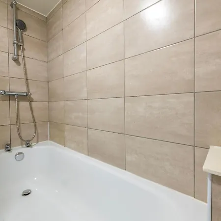 Newly Refurbished Admiralty Terrace With Free Parking By Prescott